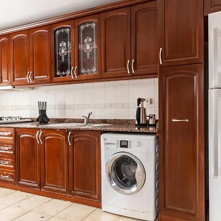 Charming Flat W Balcony 10 Min To Cevahir Mall 아파트 *
